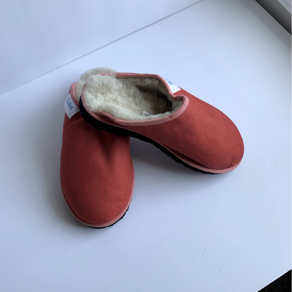 Genuine sheepskin from Israel slip-on shoe. Women’s Sz 7.